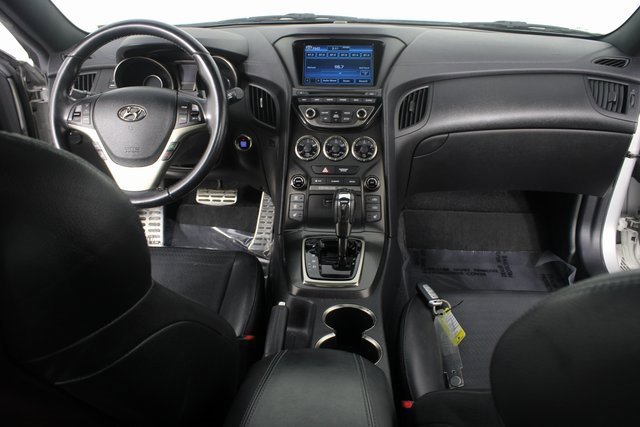 Used 2013 Hyundai Genesis 3.8 image 8