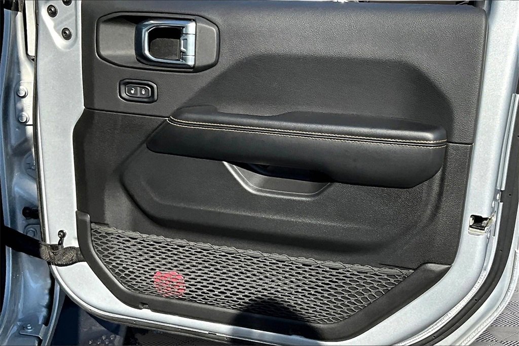 Used 2024 Jeep Wrangler Sahara image 24