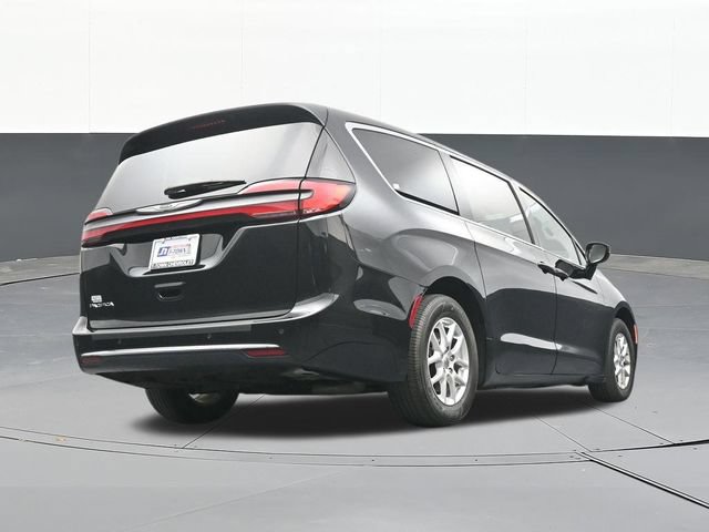 Used 2024 Chrysler Pacifica Touring FWD image 43