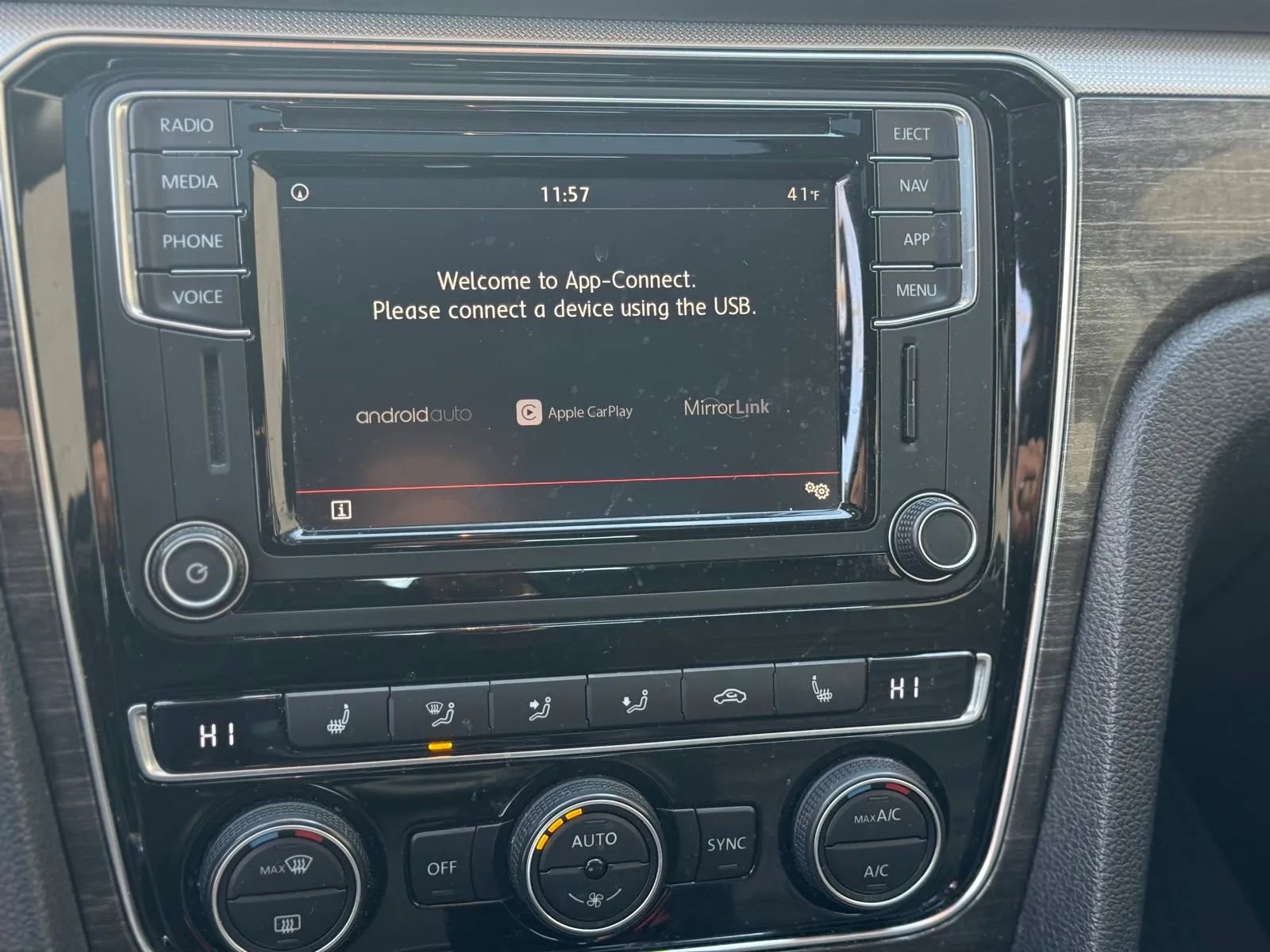 Used 2018 Volkswagen Passat 3.6 SEL Premium image 26