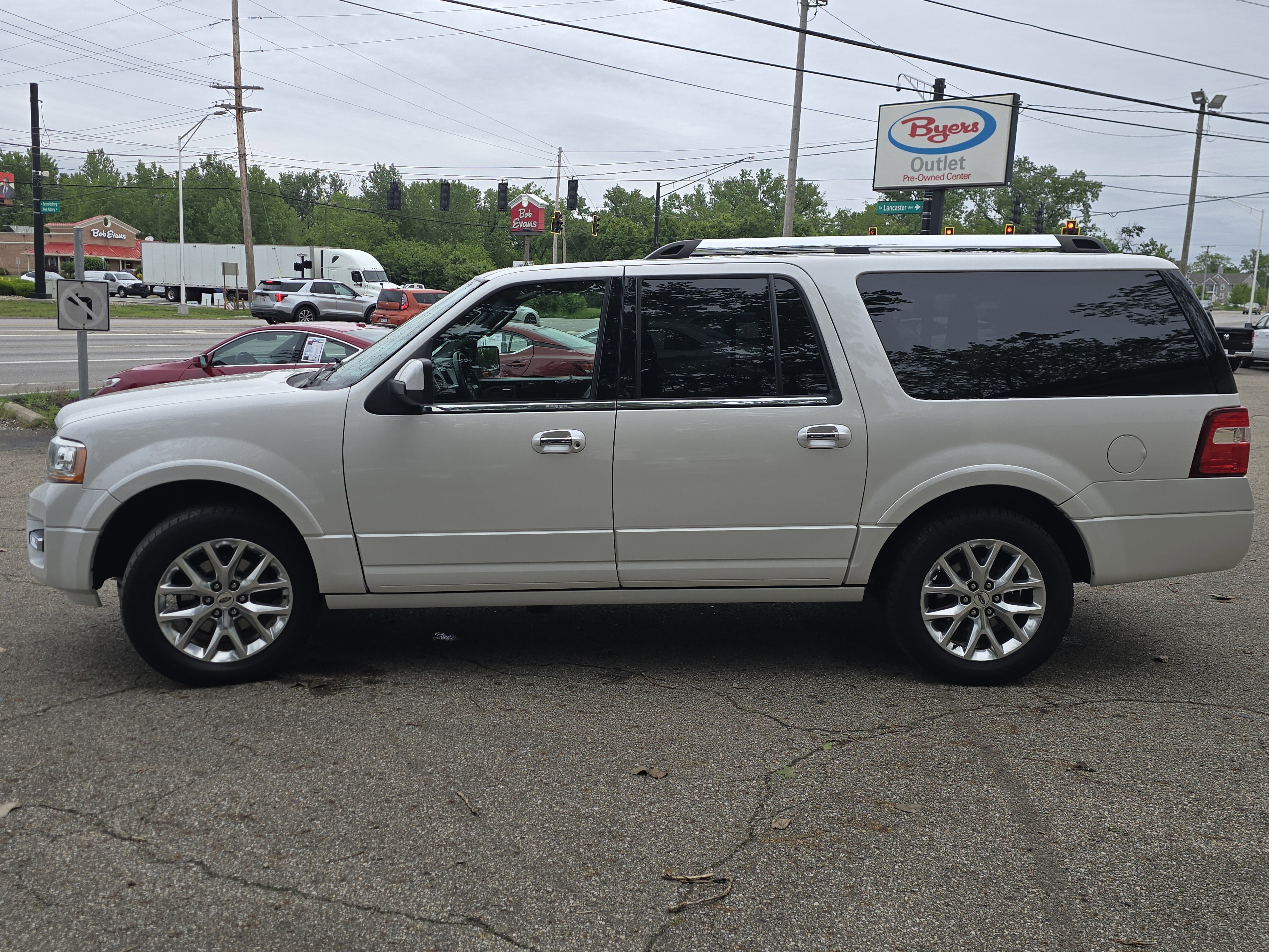 Used 2016 Ford Expedition EL Limited w/ Equipment Group 301A AWD/4WD image 4