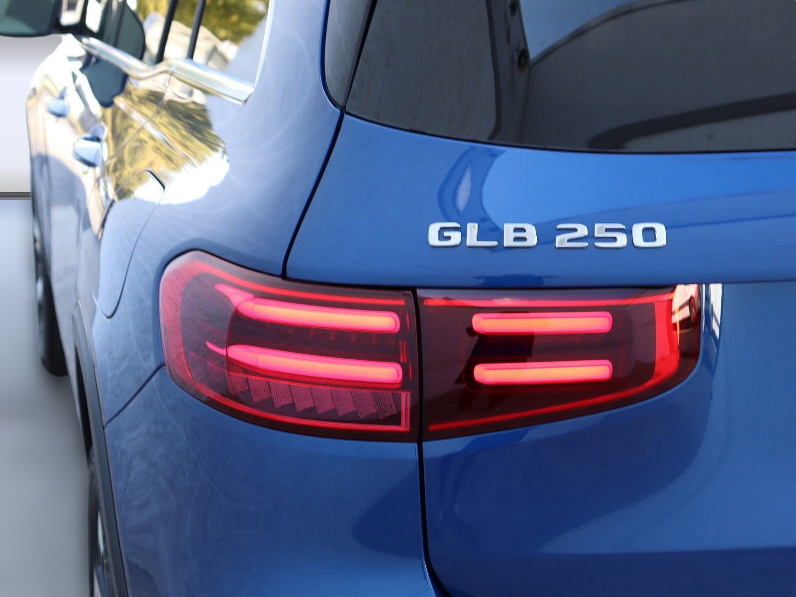 Used 2025 Mercedes-Benz GLB 250 image 11