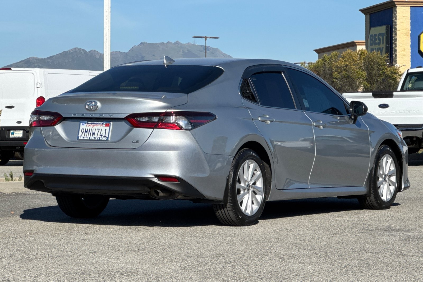 Used 2024 Toyota Camry LE FWD image 4