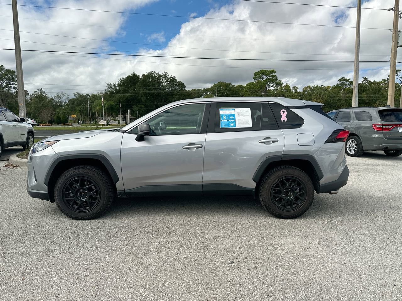 Used 2022 Toyota RAV4 LE image 5