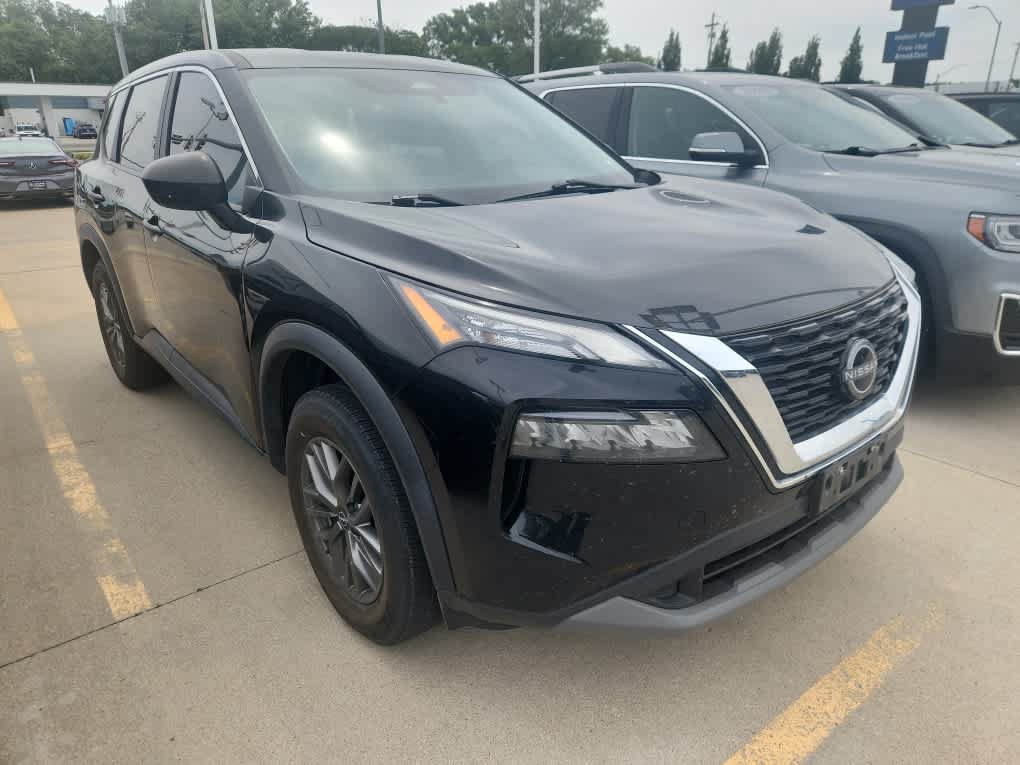 Used 2023 Nissan Rogue S AWD/4WD image 3