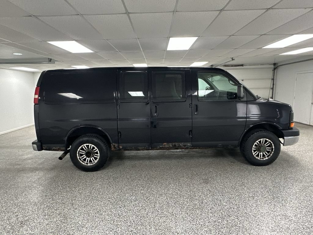 Used 2010 Chevrolet Express 2500 RWD image 9