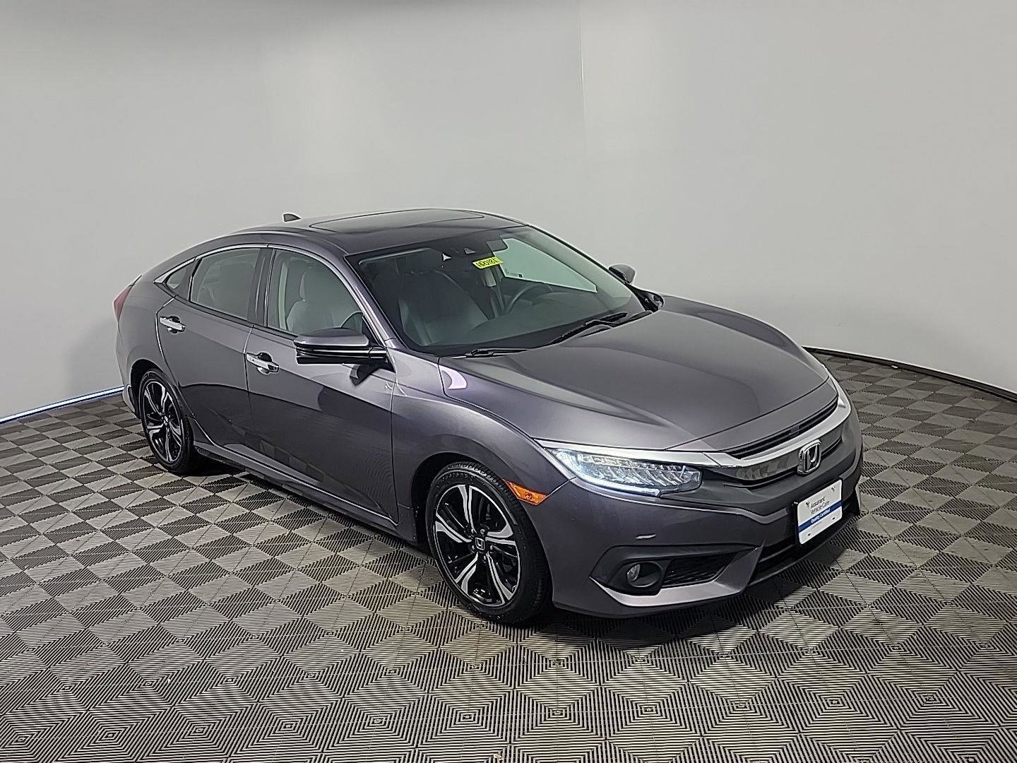 Used 2016 Honda Civic Touring image 2