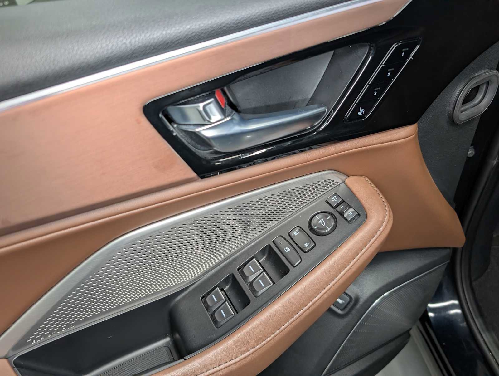 Certified 2023 Acura MDX SH-AWD w/ Technology Package image 45