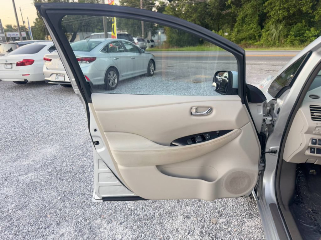 Used 2013 Nissan Leaf SV FWD image 7