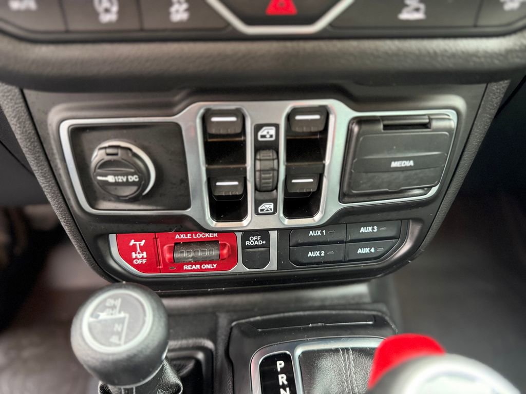 Used 2025 Jeep Wrangler Willys AWD/4WD image 13