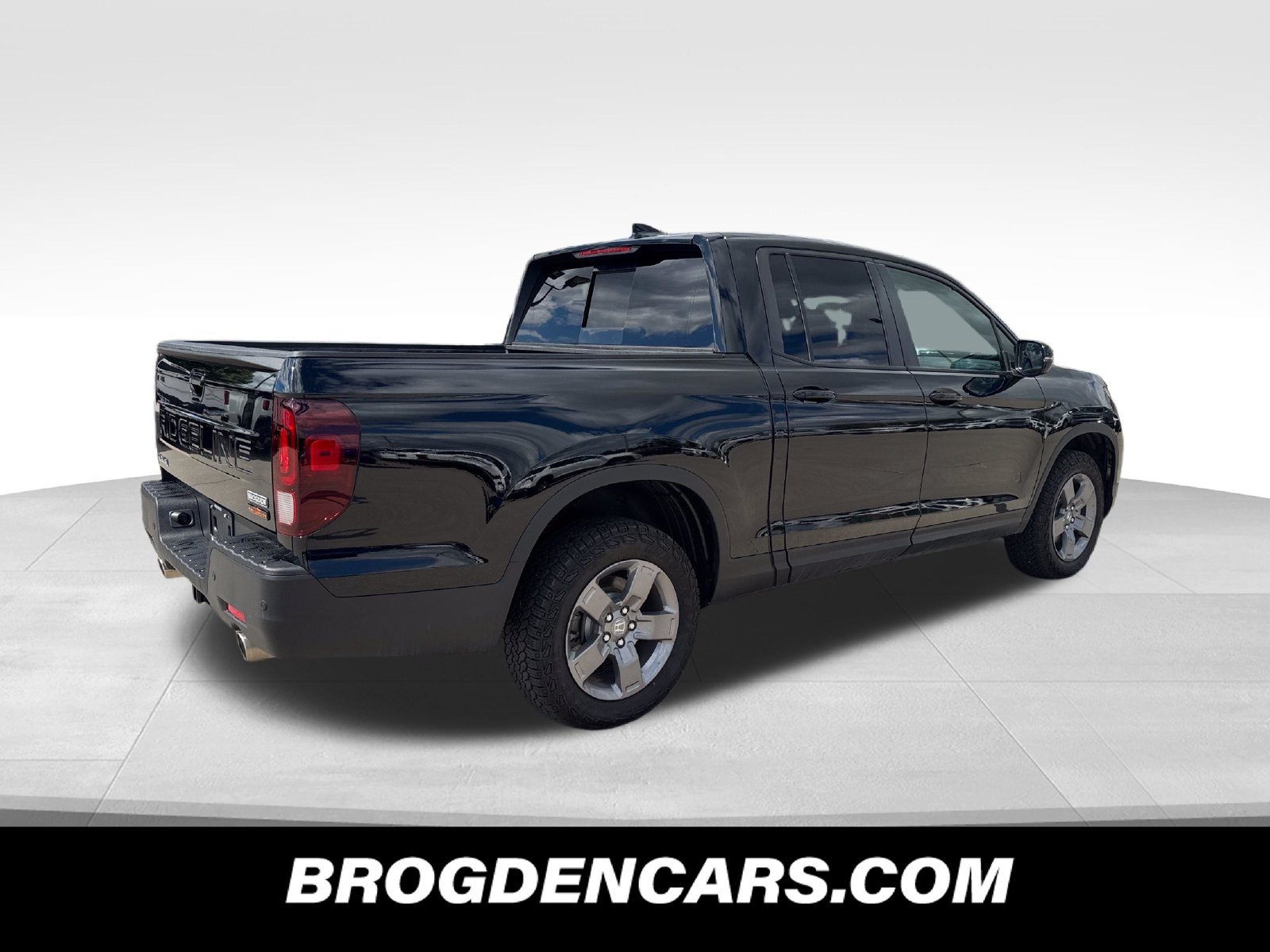 Used 2025 Honda Ridgeline TrailSport image 3