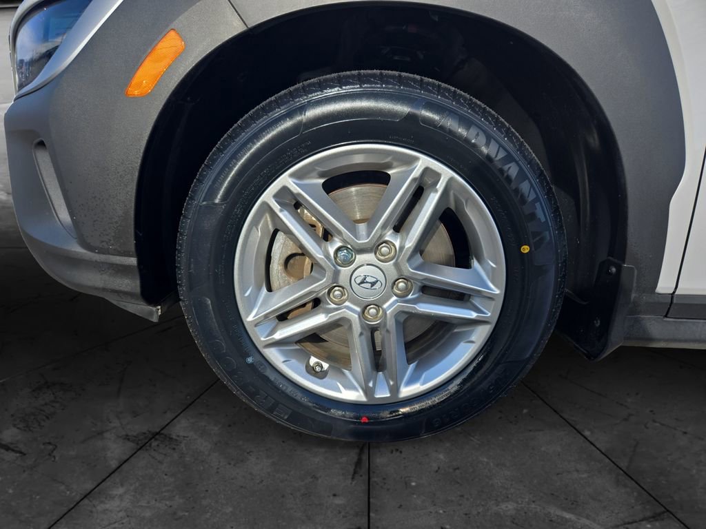 Used 2023 Hyundai Kona SE w/ Cargo Package image 14