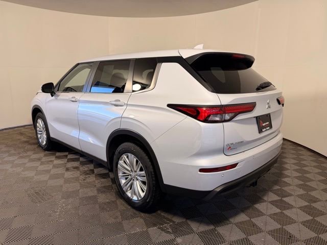 Used 2024 Mitsubishi Outlander ES image 4