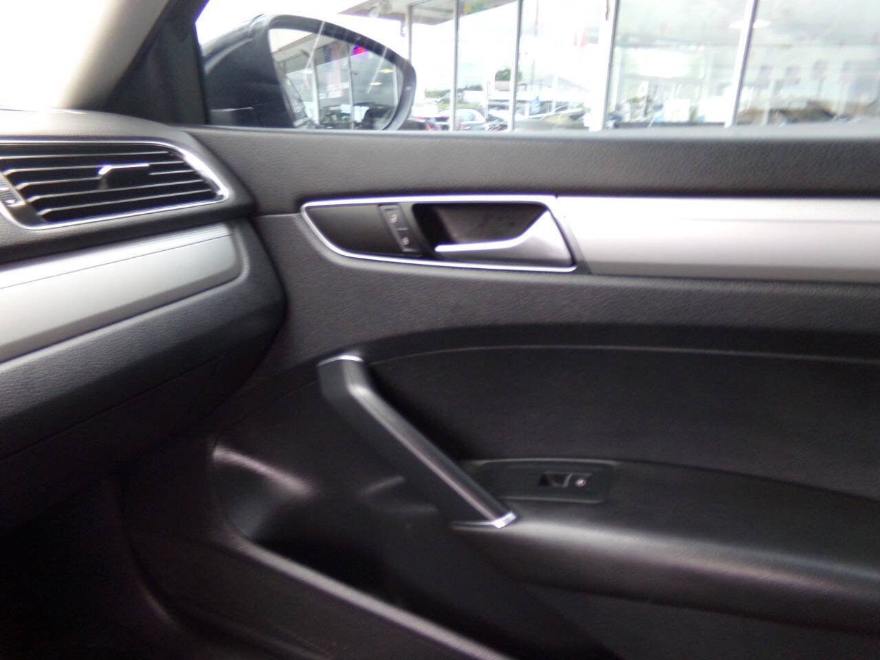 Used 2016 Volkswagen Passat 1.8T S FWD image 35