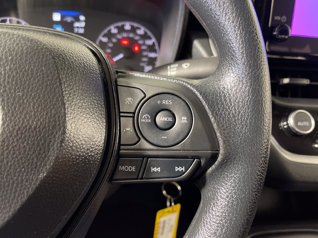 Used 2025 Toyota Corolla LE FWD image 27