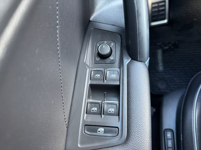 Used 2020 Volkswagen Tiguan SEL Premium R-Line image 18