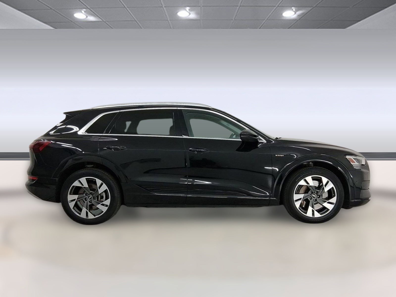 Used 2022 Audi e-tron Premium Plus image 8
