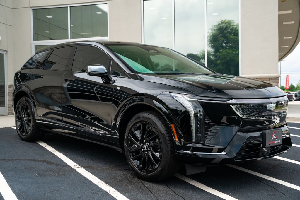Used 2025 Cadillac Optiq Sport 1 w/ LPO, ONYX Package AWD/4WD image 7