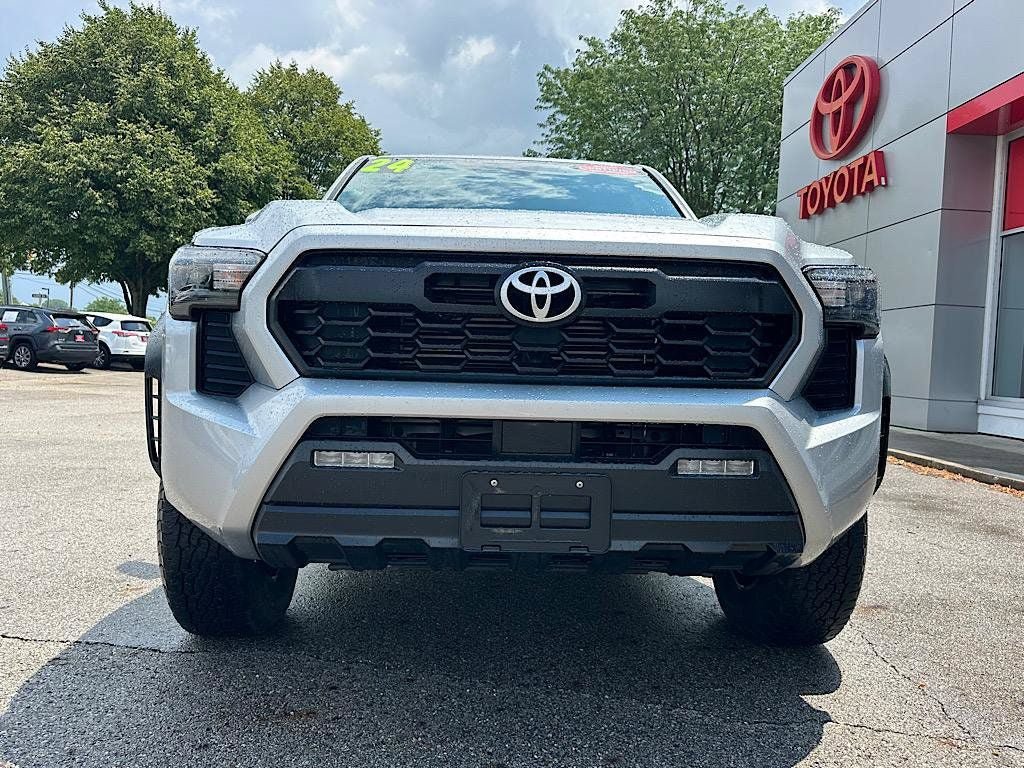 Certified 2024 Toyota Tacoma TRD Off-Road AWD/4WD image 8
