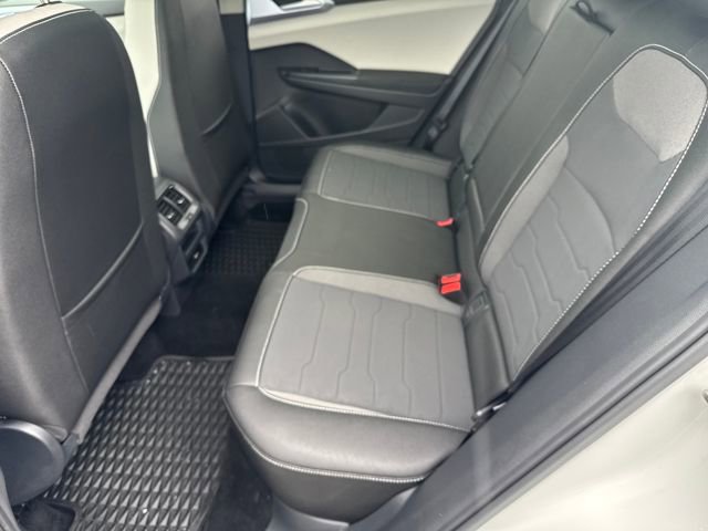 Certified 2025 Volkswagen Taos SE image 30