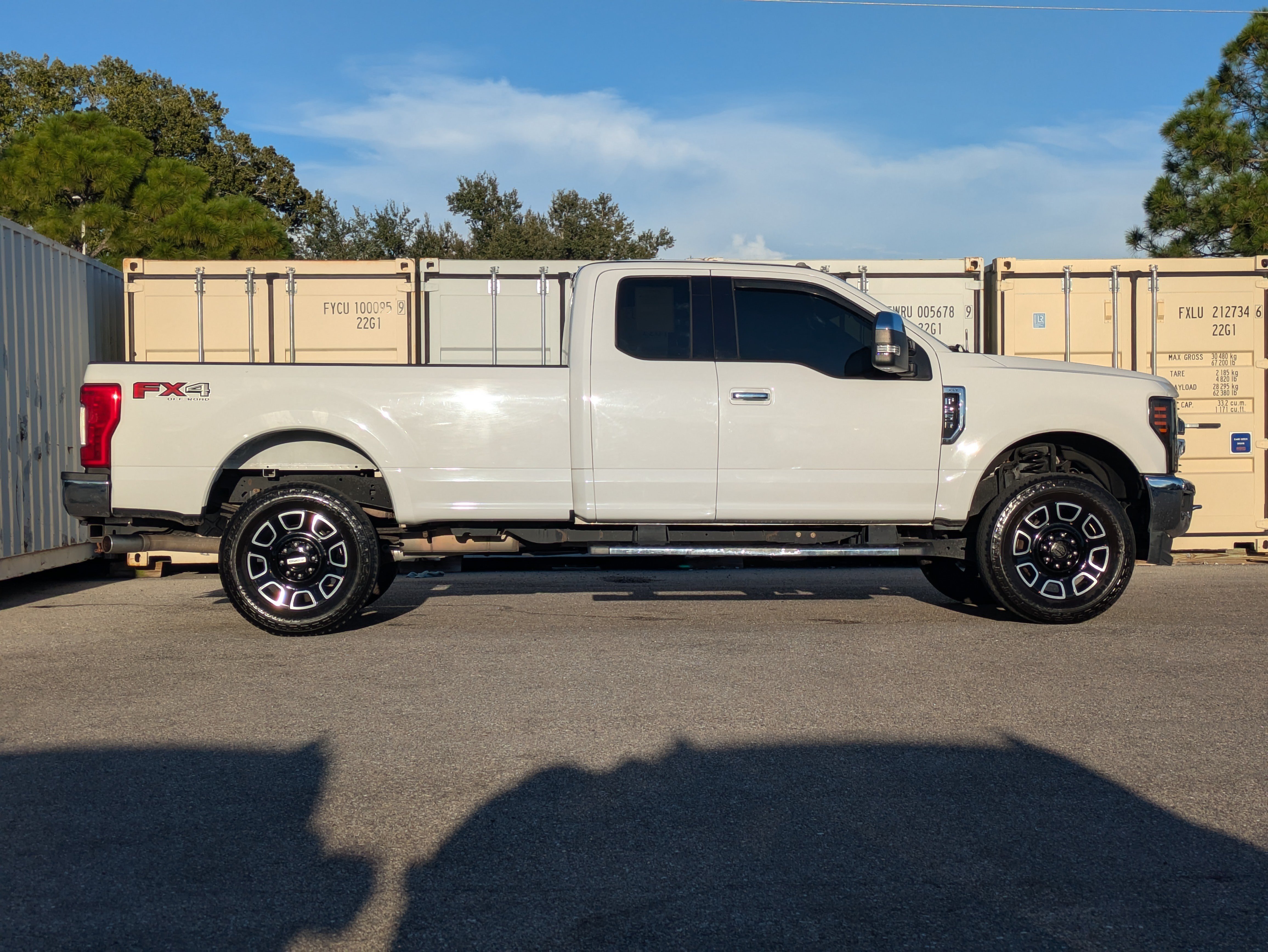 Used 2018 Ford F250 XLT w/ XLT Premium Package AWD/4WD image 4