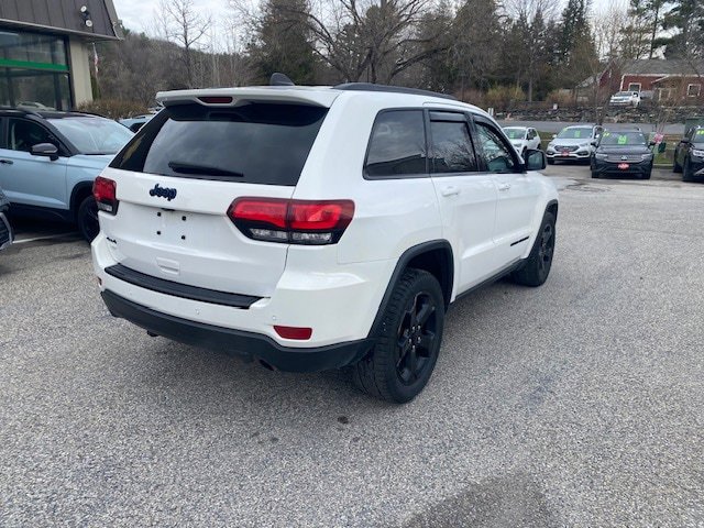 Used 2019 Jeep Grand Cherokee Laredo AWD/4WD image 4