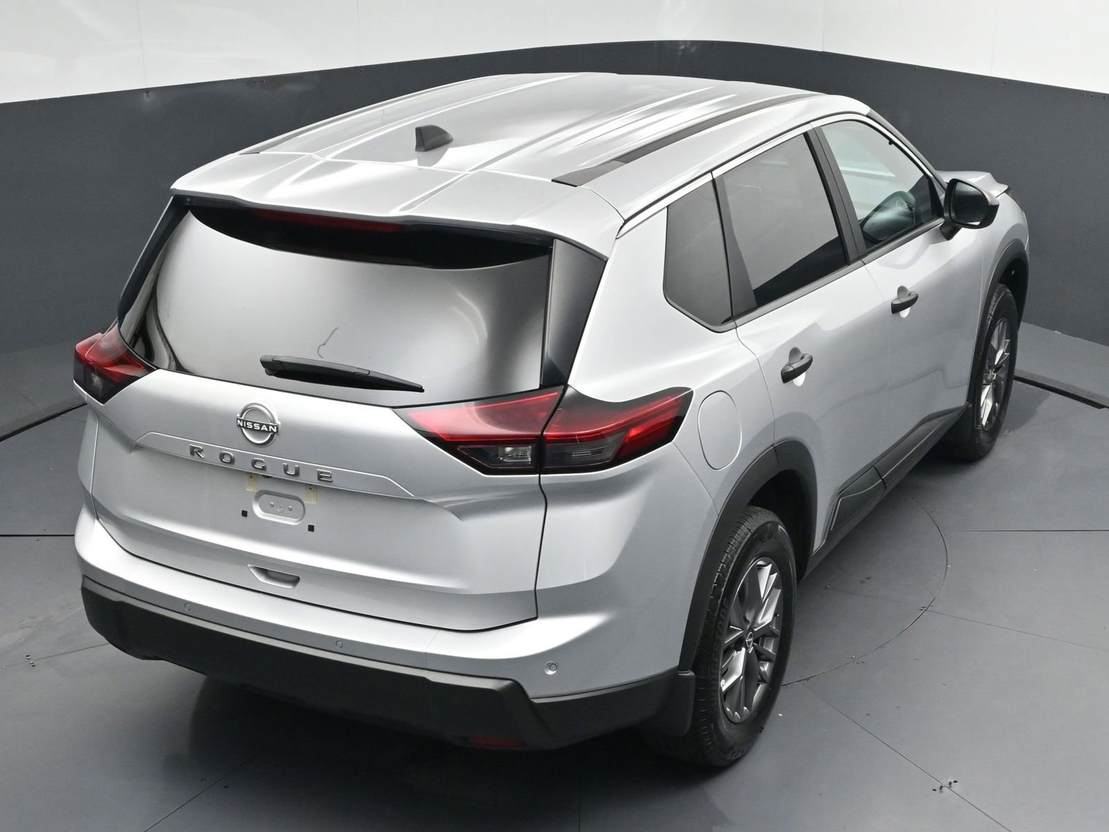 Used 2025 Nissan Rogue S image 31