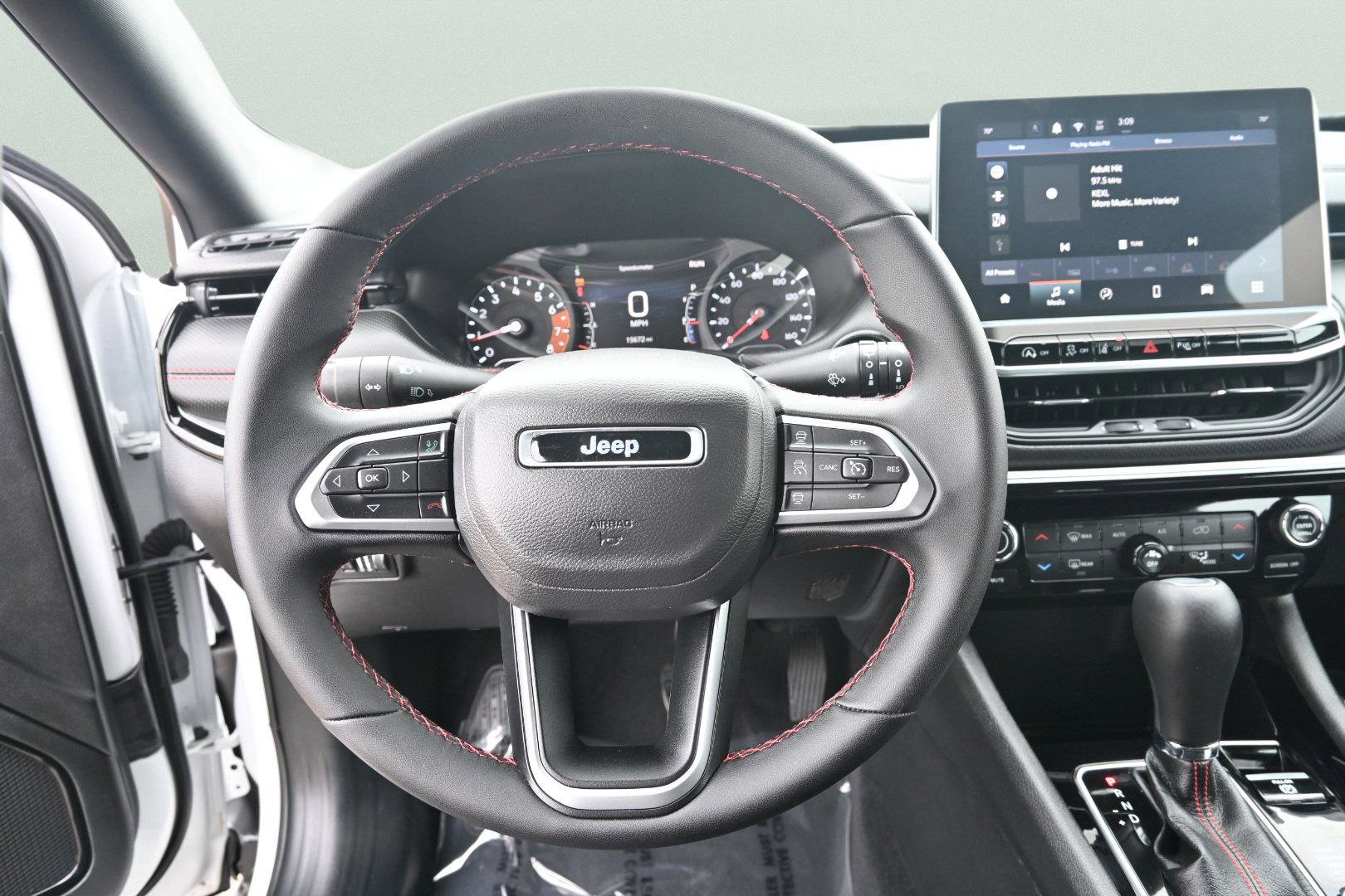 Used 2024 Jeep Compass Trailhawk image 17