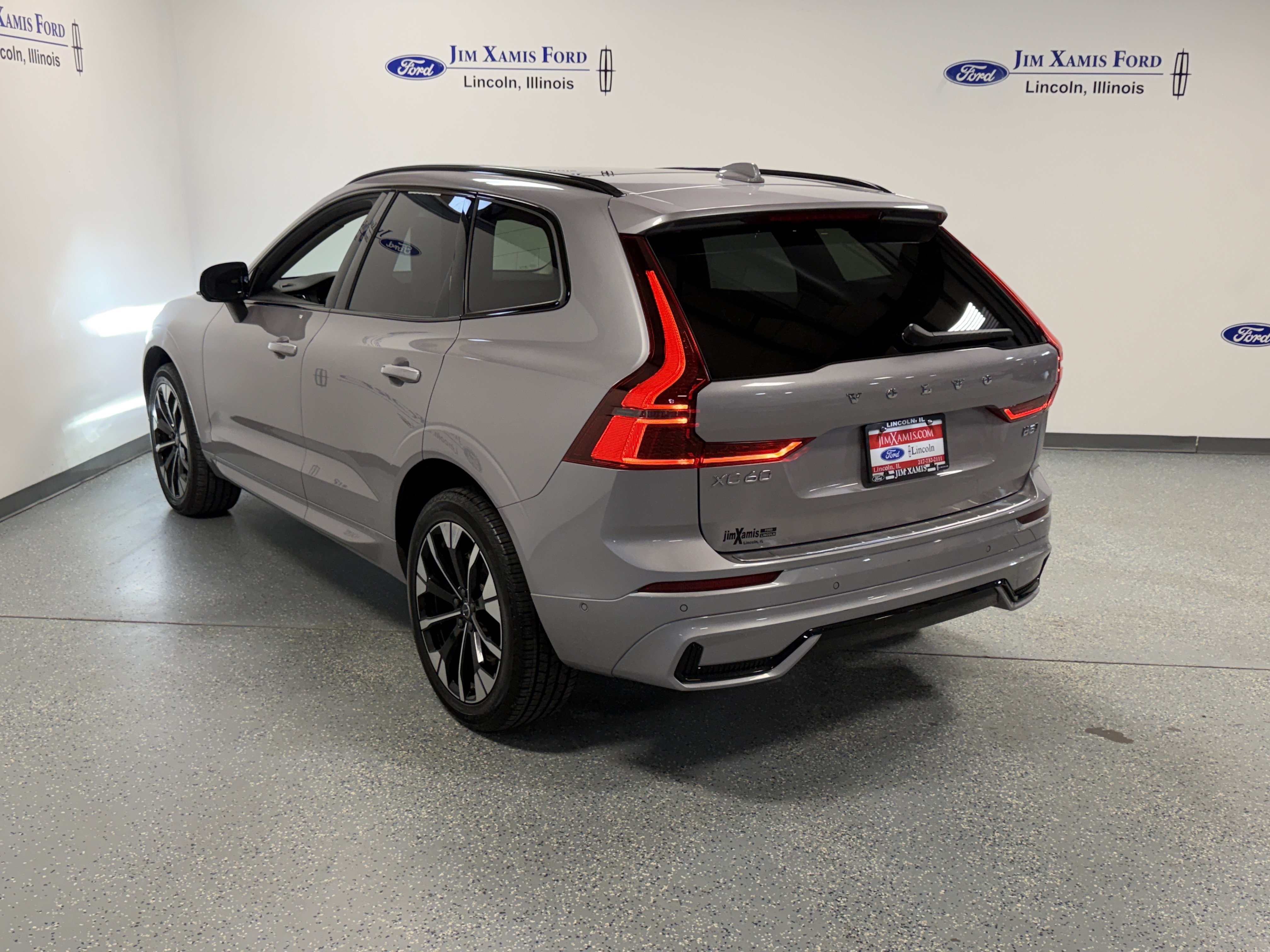 Used 2026 Volvo XC60 B5 Plus AWD/4WD image 31
