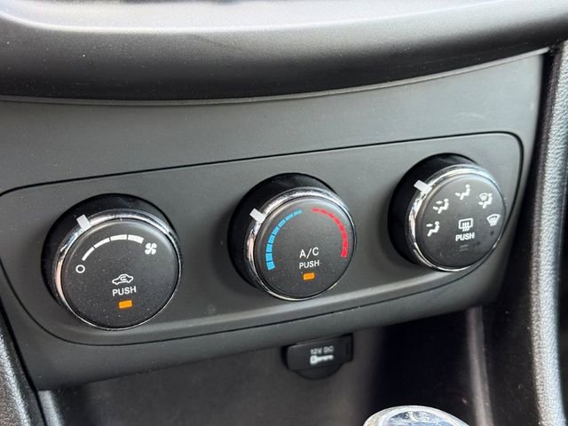 Used 2014 Dodge Avenger SE w/ Rallye Appearance Group image 22
