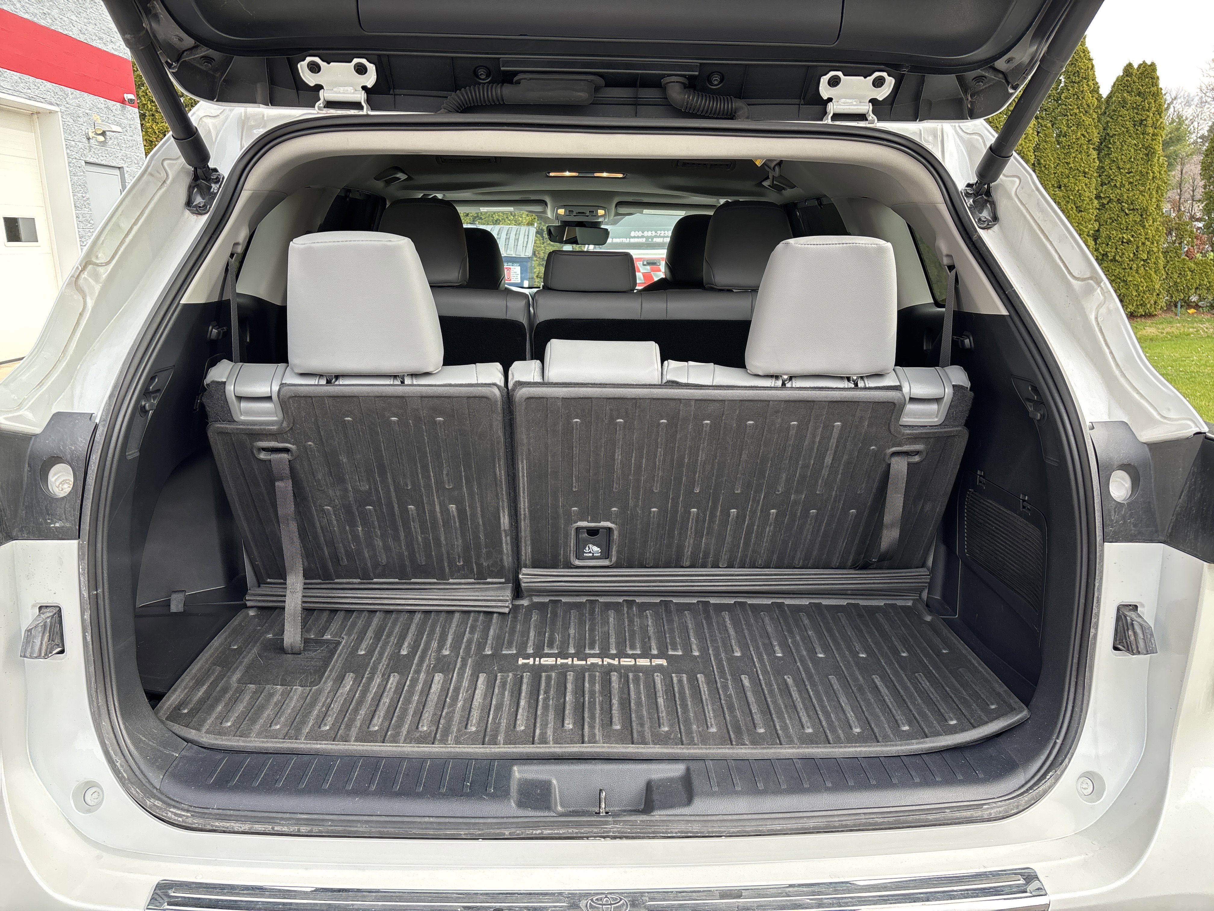 Used 2024 Toyota Highlander XLE video 5