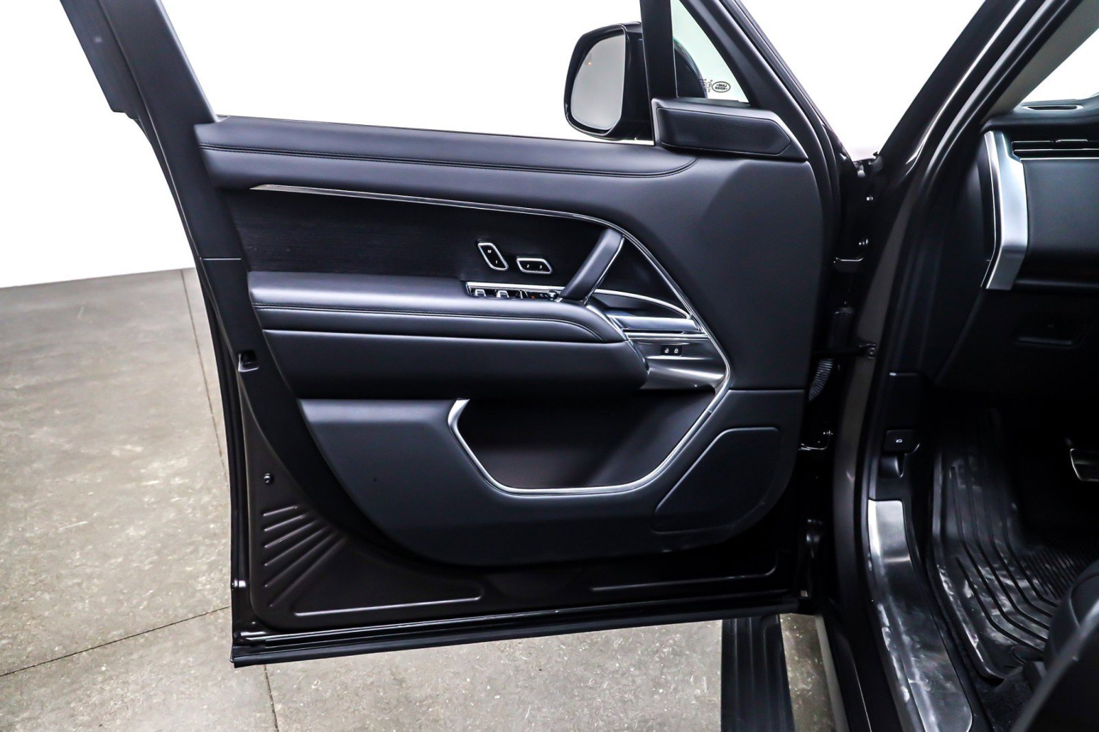 Used 2024 Land Rover Range Rover SE image 22