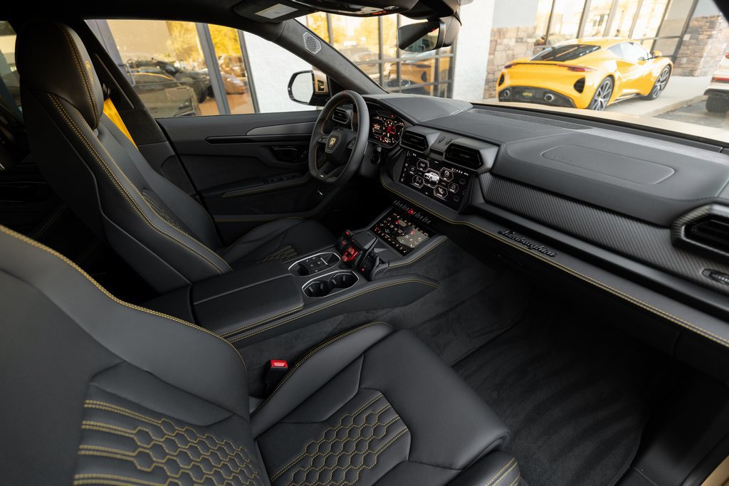 Used 2025 Lamborghini Urus SE AWD/4WD image 24