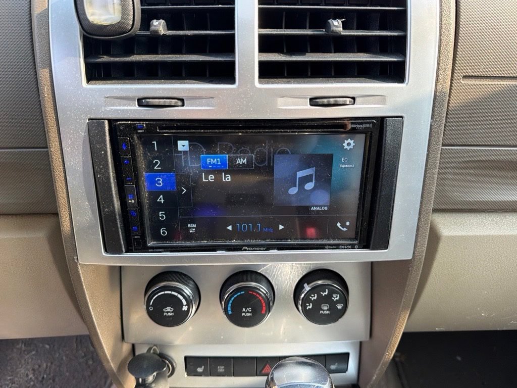 Used 2010 Dodge Nitro Shock w/ Chrome Accents Group AWD/4WD image 15