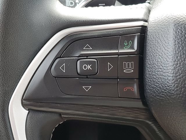 Used 2023 Jeep Grand Cherokee Laredo AWD/4WD image 13