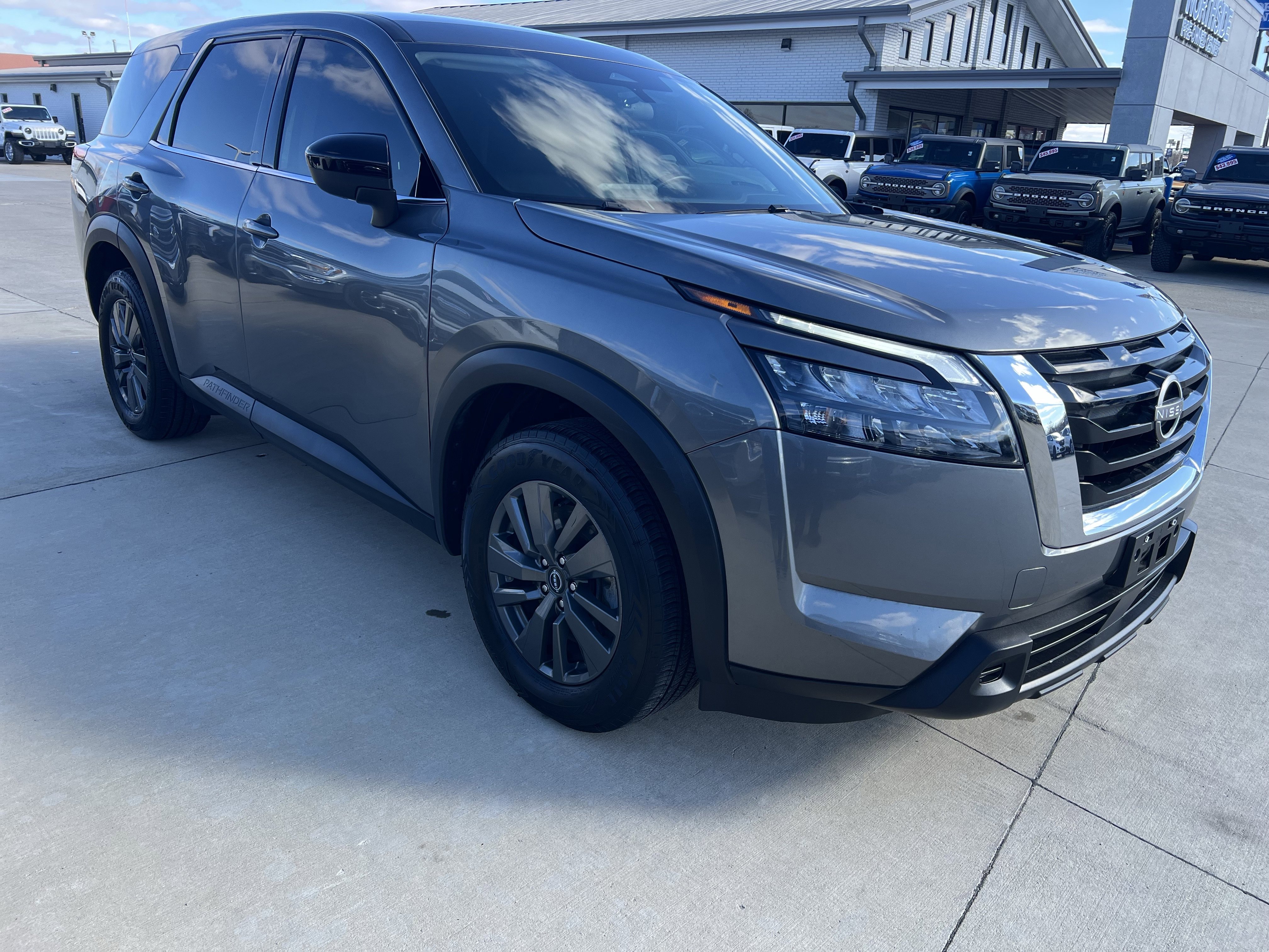 Used 2024 Nissan Pathfinder S image 19
