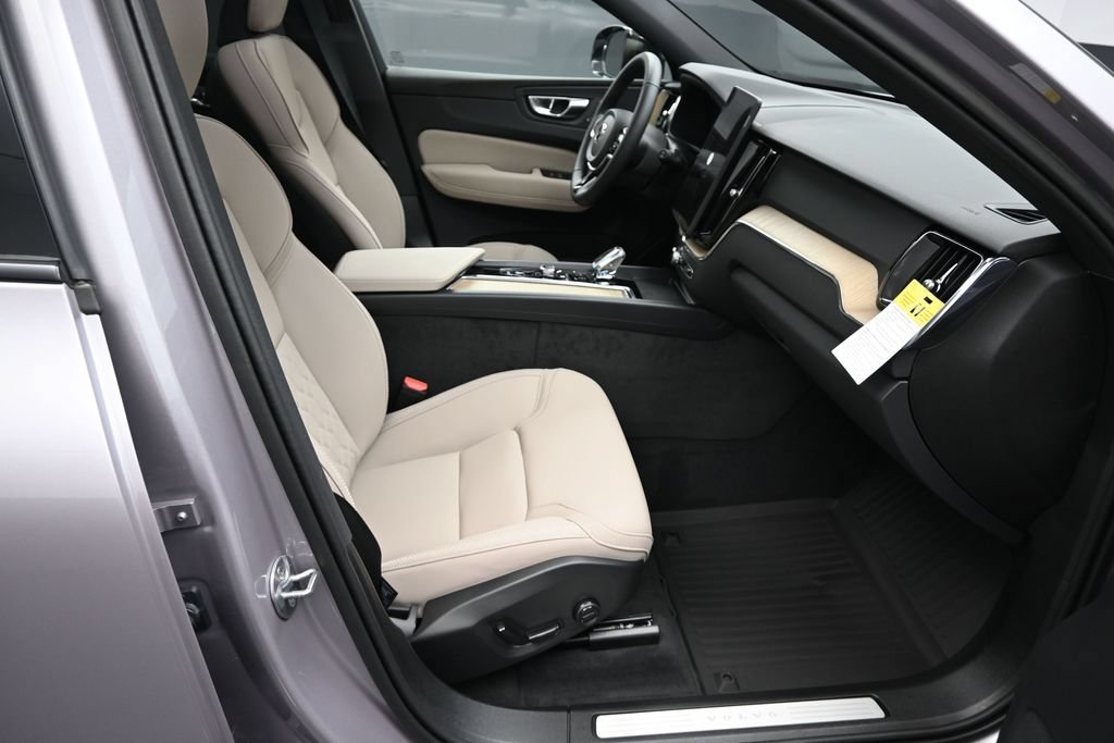New 2026 Volvo XC60 B5 Plus w/ Climate Package PRO AWD/4WD image 21