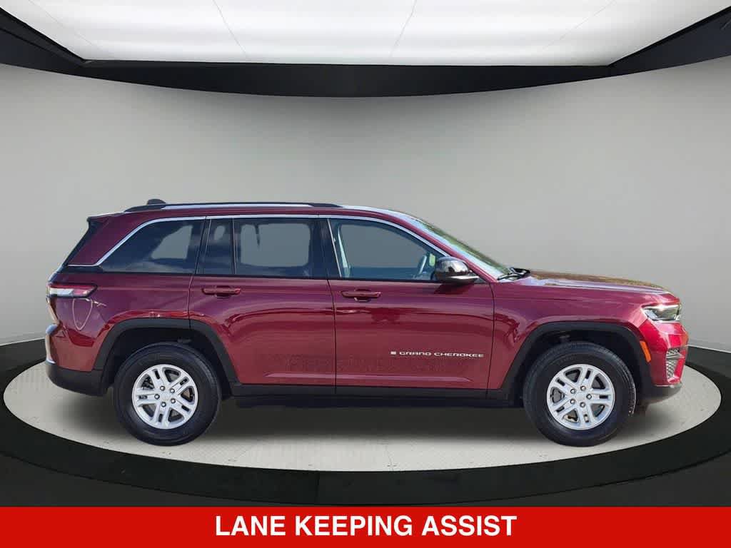 Used 2024 Jeep Grand Cherokee Laredo RWD image 7