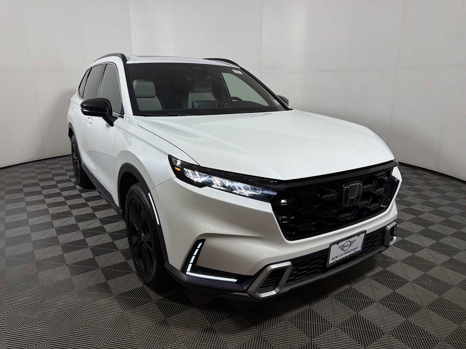 Used 2024 Honda CR-V Sport Touring image 2