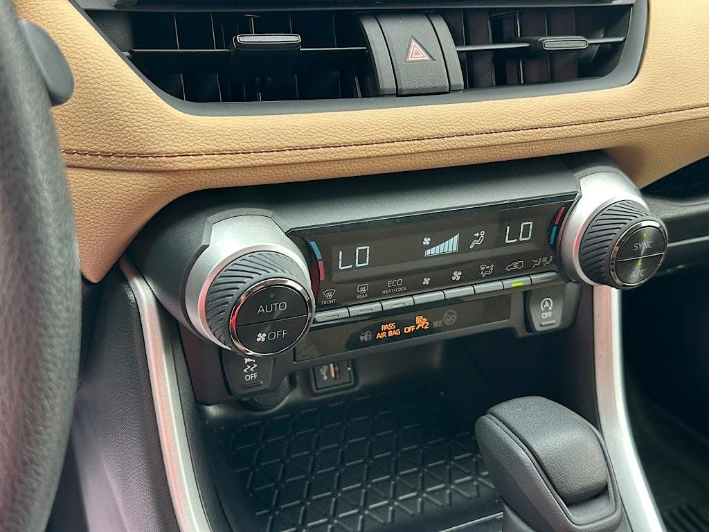 Certified 2025 Toyota RAV4 XLE AWD/4WD image 28