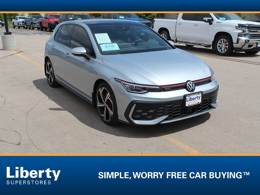 Certified 2025 Volkswagen Golf SE FWD image 1