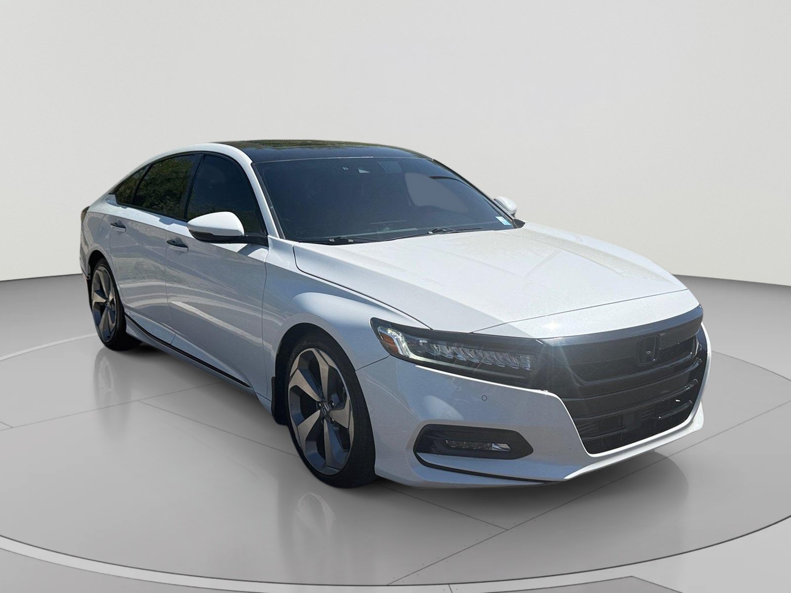 Used 2018 Honda Accord Touring image 7