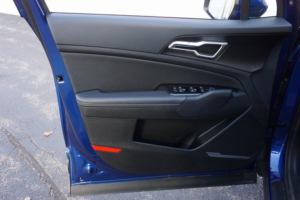 Used 2025 Kia Sportage EX image 24