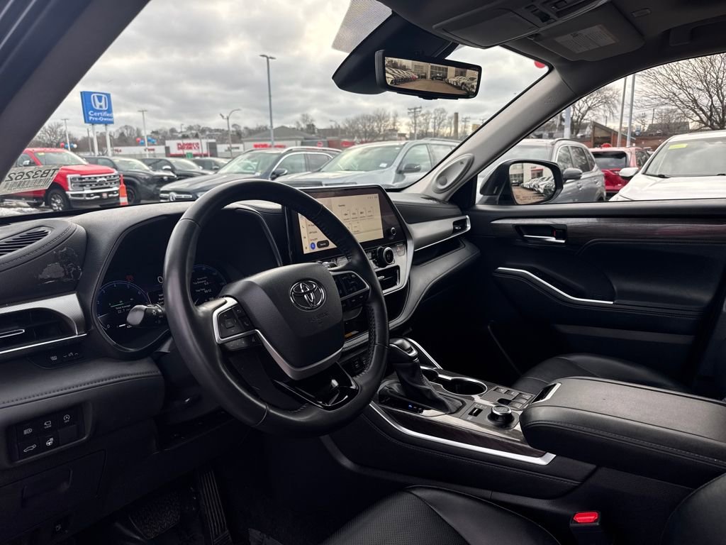 Used 2024 Toyota Highlander Platinum image 15