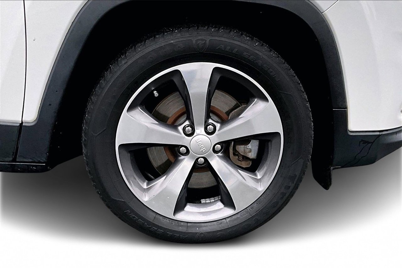 Used 2020 Jeep Cherokee Limited image 31