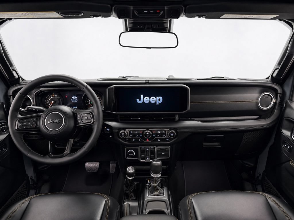 Used 2025 Jeep Gladiator Sport AWD/4WD image 16
