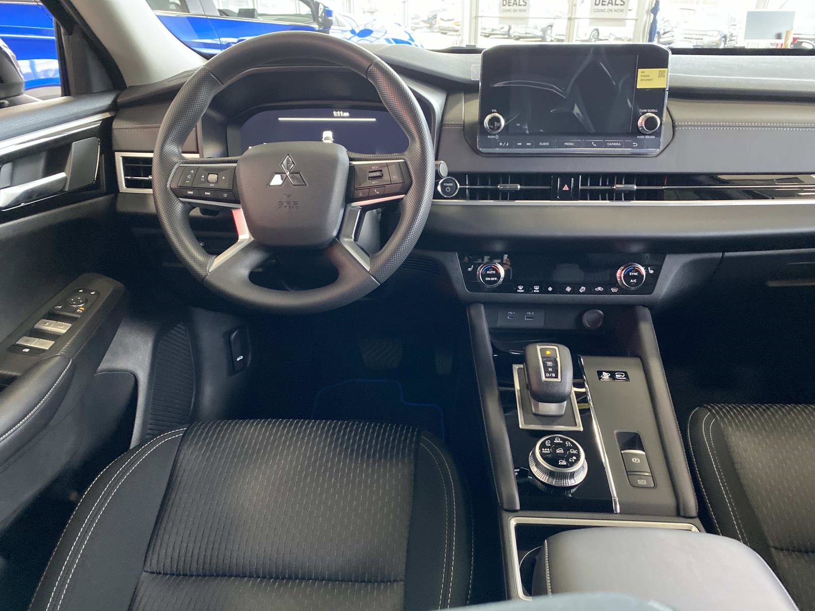 New 2025 Mitsubishi Outlander ES image 8