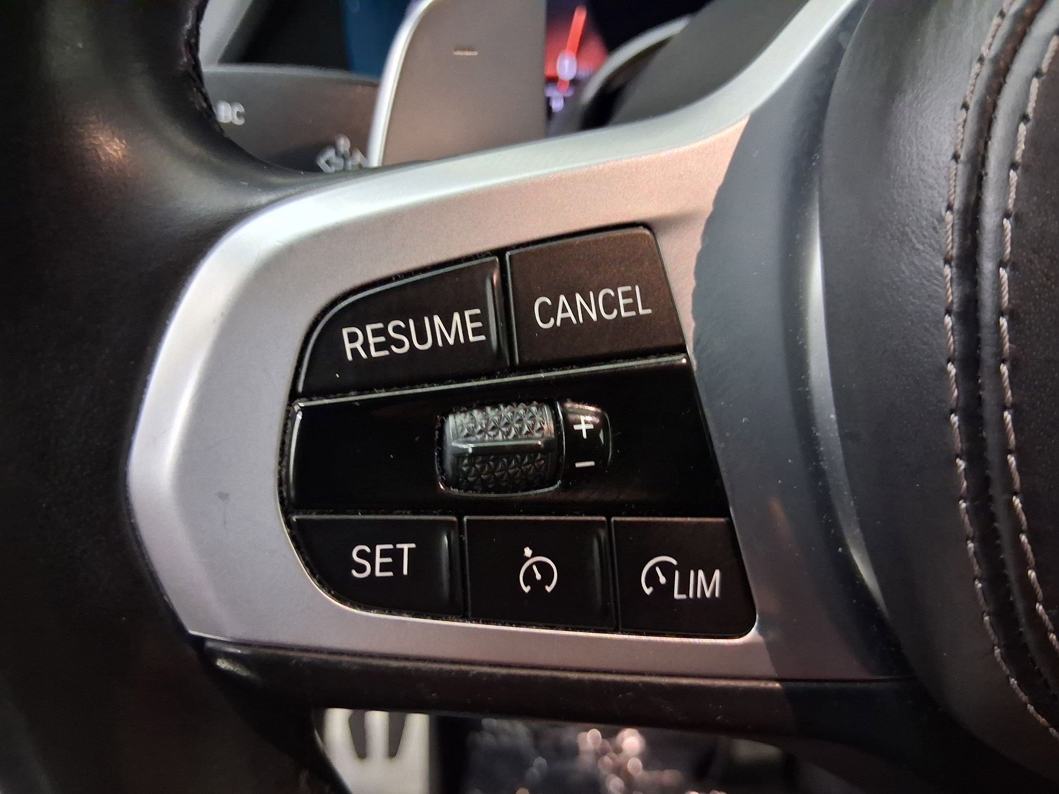 Used 2020 BMW X6 sDrive40i w/ M Sport Package image 16