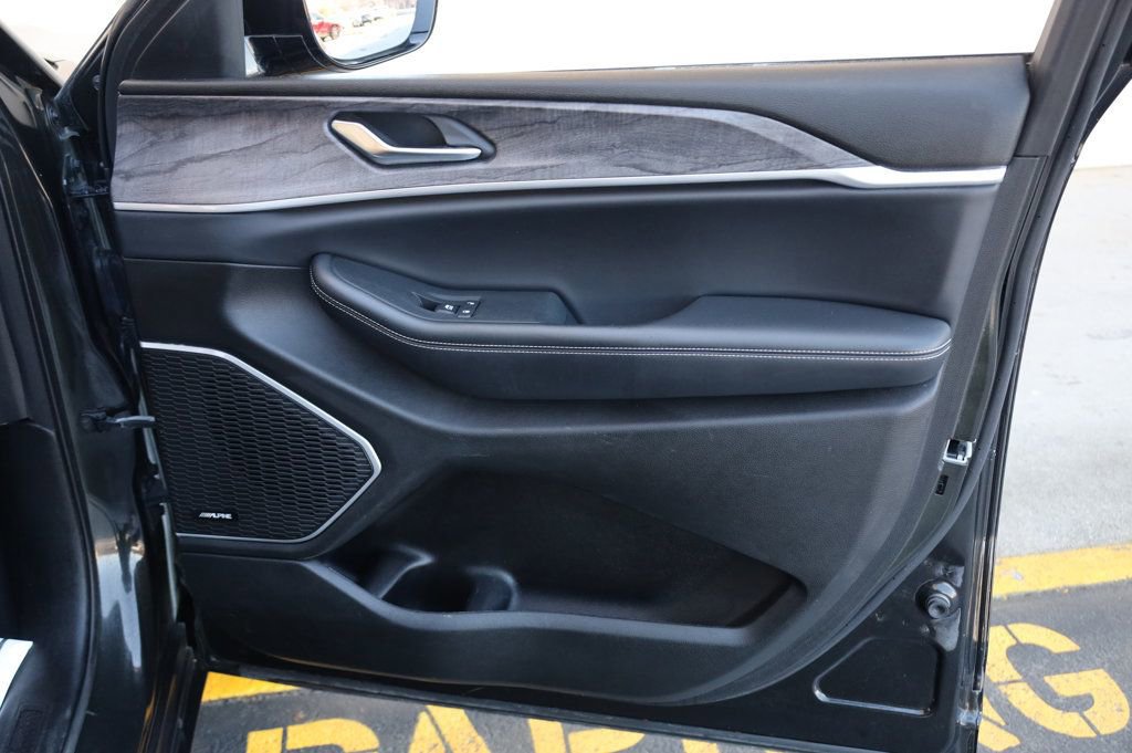 Used 2022 Jeep Grand Cherokee L Limited w/ Trailer Tow Group (B) image 23