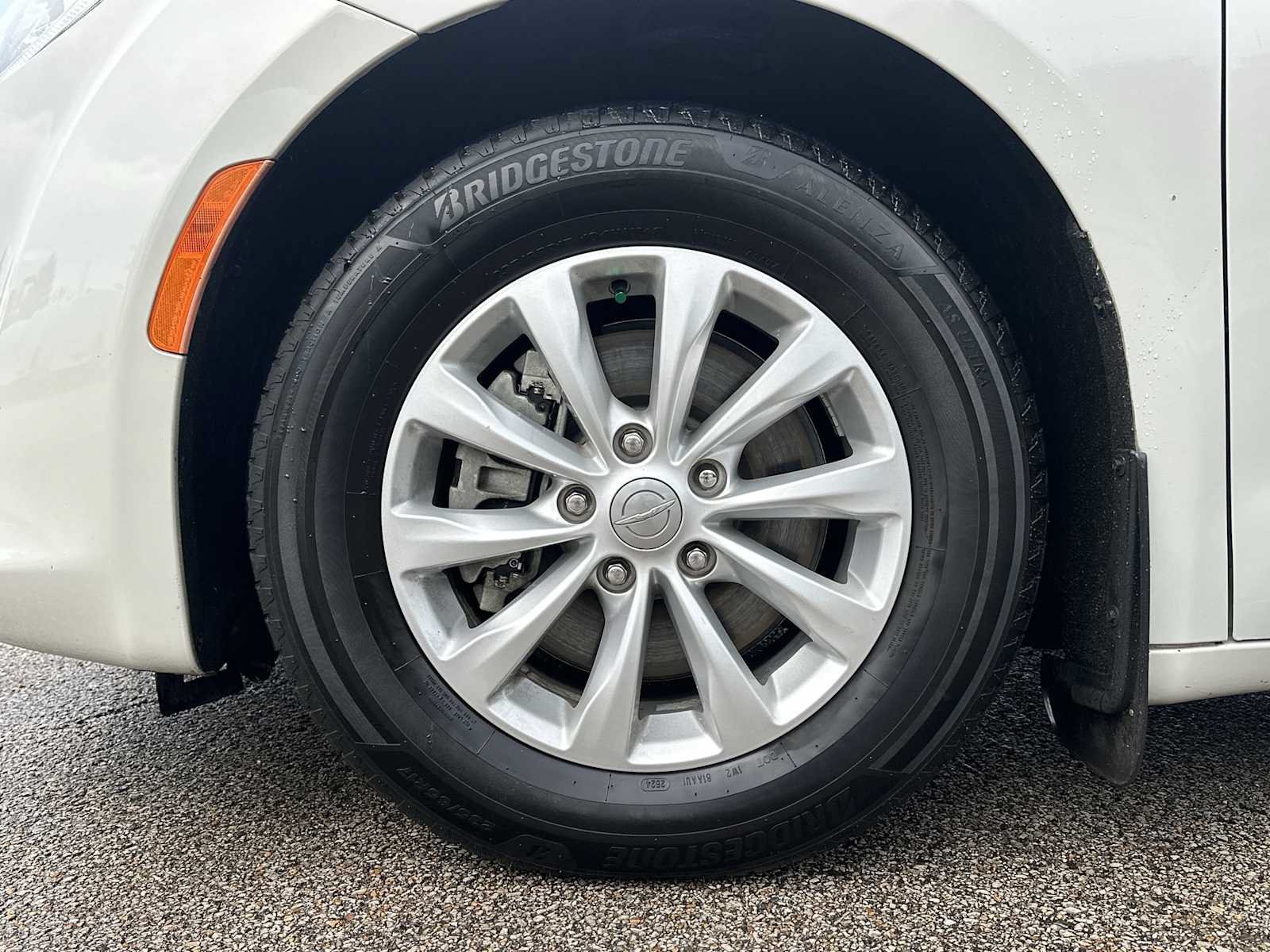 Used 2017 Chrysler Pacifica Touring-L FWD image 14